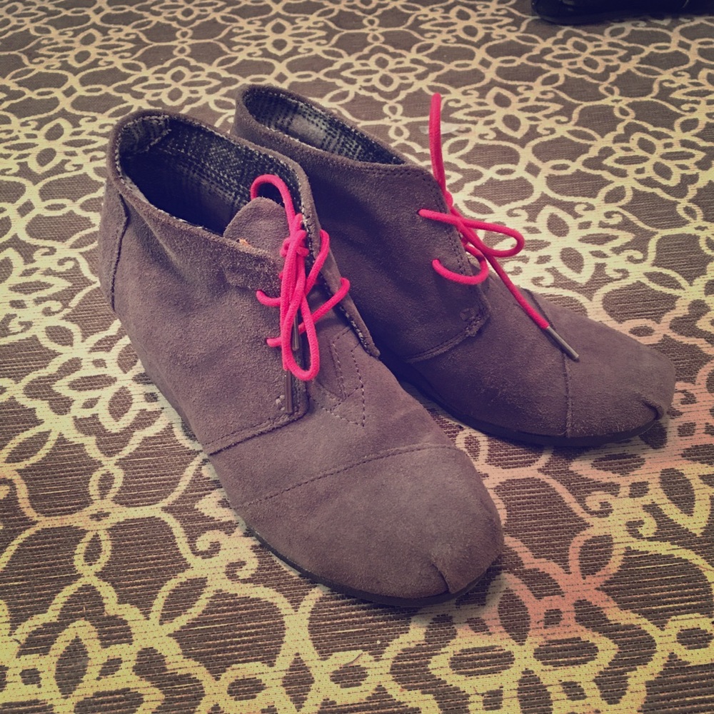 Size 9 Toms wedges